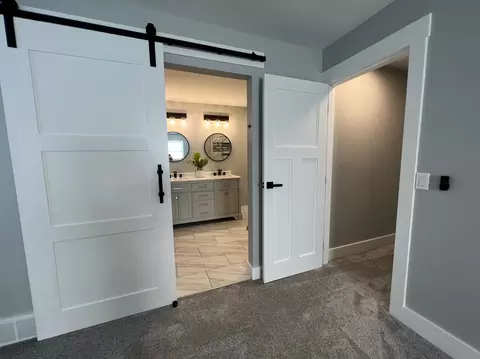 7950 Seward, Cincinnati, OH 45231 photo 16