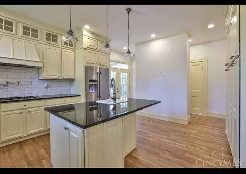 2988 Wardall Ave, Cincinnati, OH 45211 photo 3