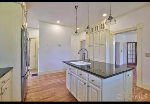 2988 Wardall Ave, Cincinnati, OH 45211 photo 2