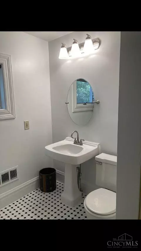 2988 Wardall Ave, Cincinnati, OH 45211 photo 14