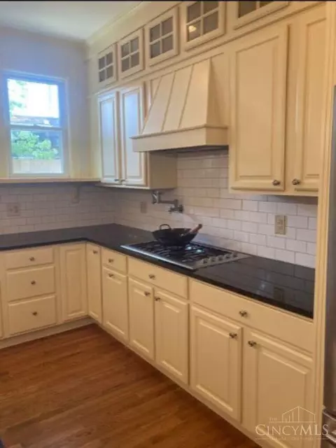 2988 Wardall Ave, Cincinnati, OH 45211 photo 4