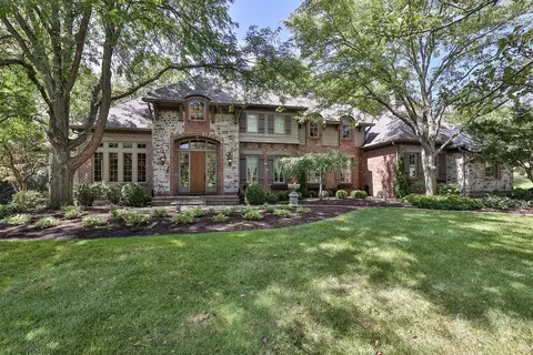 5125 Rollman Estates Dr, Cincinnati, OH 45236