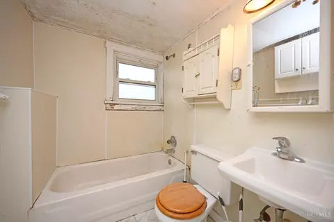Bath - 407 Broadway, Harrison, OH 45030 photo 1 of 1