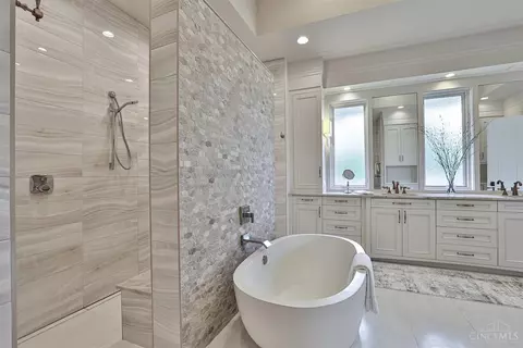 8475 Fox Cub Ln, Cincinnati, OH 45243 photo 52