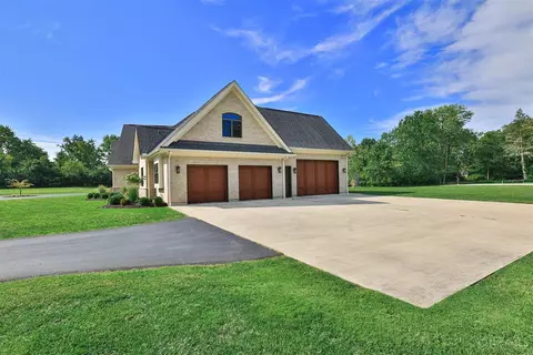 8475 Fox Cub Ln, Cincinnati, OH 45243 photo 68