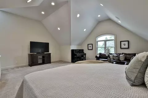 8475 Fox Cub Ln, Cincinnati, OH 45243 photo 39