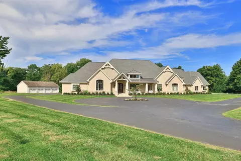 8475 Fox Cub Ln, Cincinnati, OH 45243