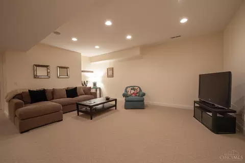 877 Old Crse, Cincinnati, OH 45245 photo 33