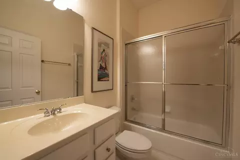 877 Old Crse, Cincinnati, OH 45245 photo 27