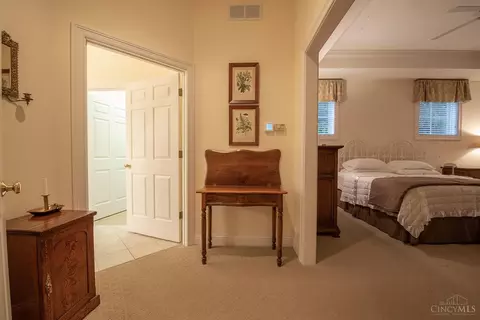 877 Old Crse, Cincinnati, OH 45245 photo 20