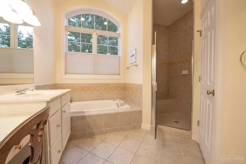 877 Old Crse, Cincinnati, OH 45245 photo 23