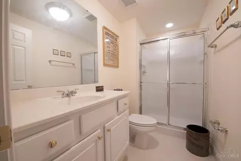 877 Old Crse, Cincinnati, OH 45245 photo 38