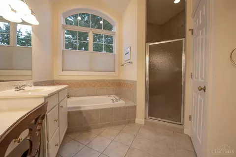 877 Old Crse, Cincinnati, OH 45245 photo 22