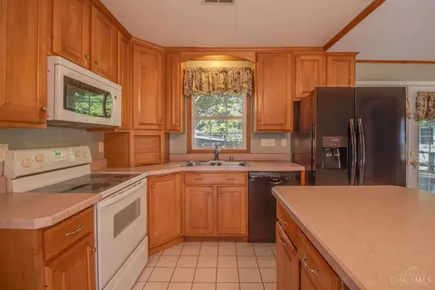 8719 Killarney Ct, Cincinnati, OH 45236 photo 5