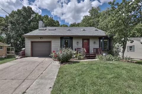 575 Observatory Dr, Springdale, OH 45246