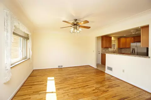 9719 Leacrest, Cincinnati, OH 45215 photo 8
