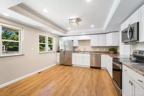 892 Hawthorne Dr, Cincinnati, OH 45245 photo 17