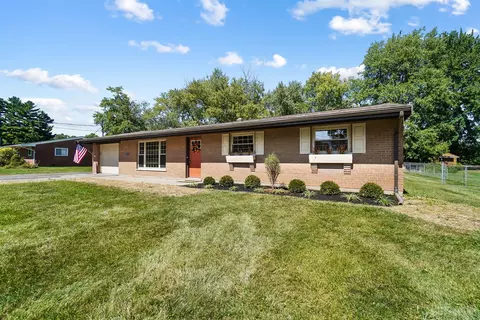892 Hawthorne Dr, Cincinnati, OH 45245 photo 2