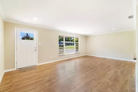 892 Hawthorne Dr, Cincinnati, OH 45245 photo 4
