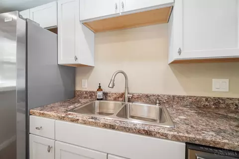 892 Hawthorne Dr, Cincinnati, OH 45245 photo 8