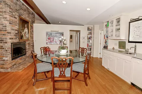 8 Walsh, Cincinnati, OH 45208 photo 11