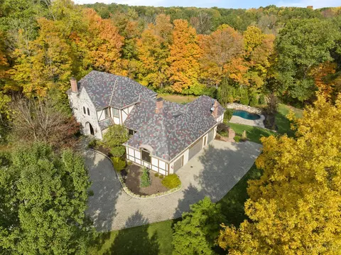 8500 Old Carriage Trl, Cincinnati, OH 45242