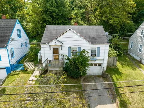 1726 Ashbrook Dr, Cincinnati, OH 45238