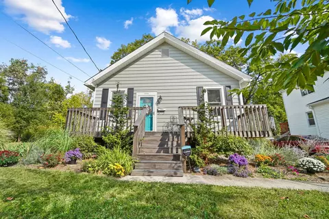 6882 Esther Ln, Madeira, OH 45243