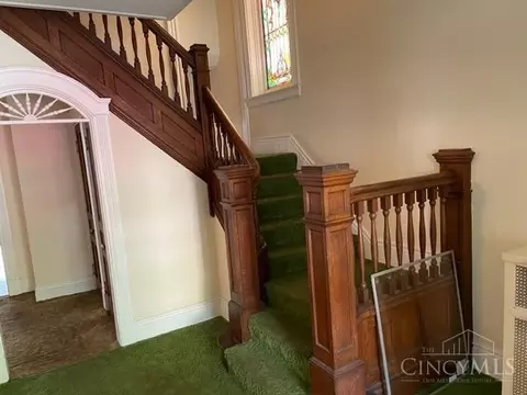 Entry Way - 915 Sunset, Cincinnati, OH 45205 photo 1 of 3