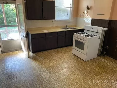 Kitchen - 915 Sunset, Cincinnati, OH 45205 photo 1 of 1