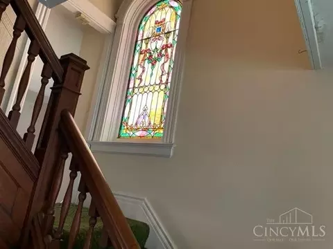 Entry Way - 915 Sunset, Cincinnati, OH 45205 photo 2 of 3