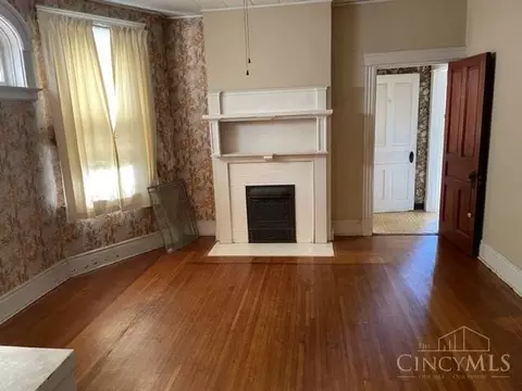 Living - 915 Sunset, Cincinnati, OH 45205 photo 1 of 1