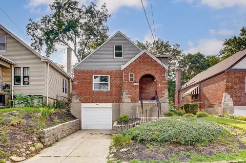 1627 Tuxworth, Cincinnati, OH 45238