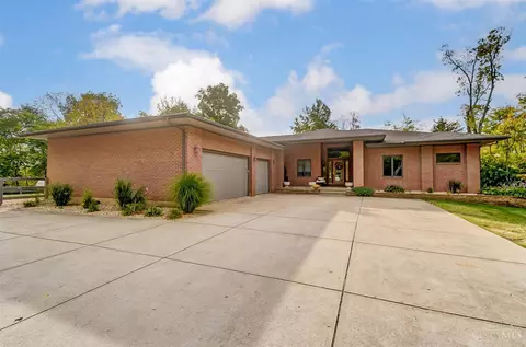 4812 Long Farms Ln, Trenton, OH 45067