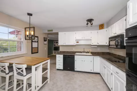 8699 Zenith Ct, Cincinnati, OH 45231 photo 17