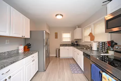 4059 Mclean, Cincinnati, OH 45255 photo 9