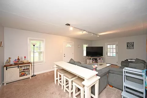 4059 Mclean, Cincinnati, OH 45255 photo 6