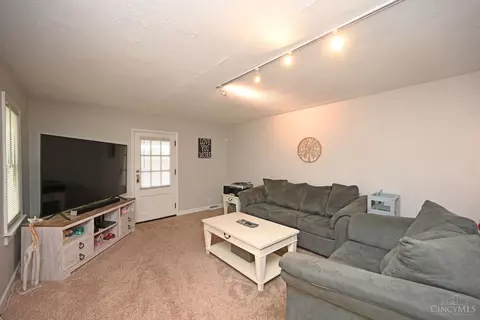 4059 Mclean, Cincinnati, OH 45255 photo 7
