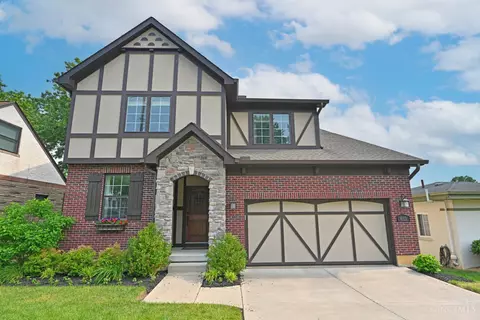 8003 Sanoma Dr, Madeira, OH 45243