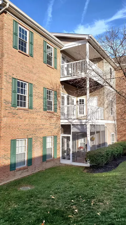 5461 Michelles Oak #E, Cincinnati, OH 45248 photo 2