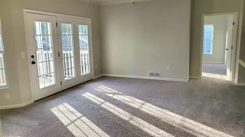 5461 Michelles Oak #E, Cincinnati, OH 45248 photo 9
