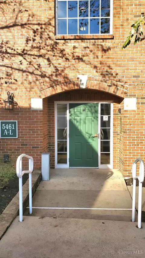 5461 Michelles Oak #E, Cincinnati, OH 45248 photo 3