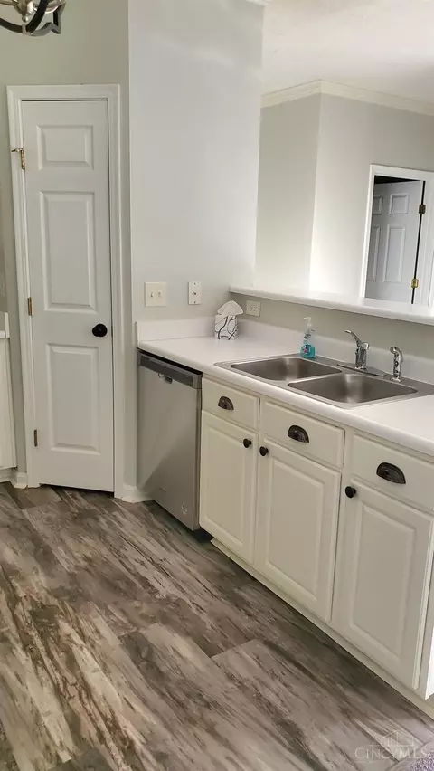5461 Michelles Oak #E, Cincinnati, OH 45248 photo 19