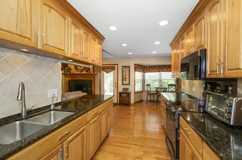 2091 Greenpine Dr, Cincinnati, OH 45231 photo 13