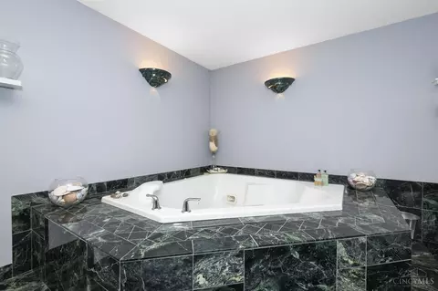 2091 Greenpine Dr, Cincinnati, OH 45231 photo 40