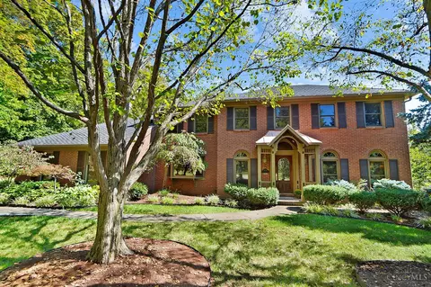 9946 Pond Woods Ln, Sharonville, OH 45241