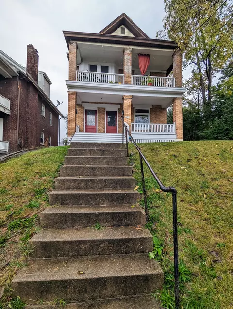 4212 Greenlee, Cincinnati, OH 45217