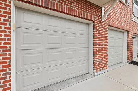 1396 Shadowood Trl, Hamilton Township, OH 45039 photo 4