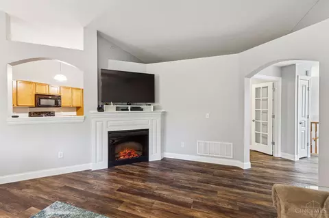 1396 Shadowood Trl, Hamilton Township, OH 45039 photo 6