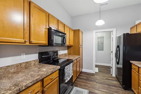 1396 Shadowood Trl, Hamilton Township, OH 45039 photo 12